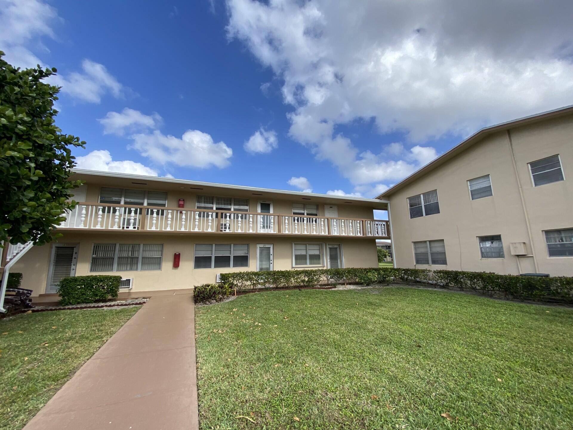 Live the Florida Lifestyle in Century Village WPB !