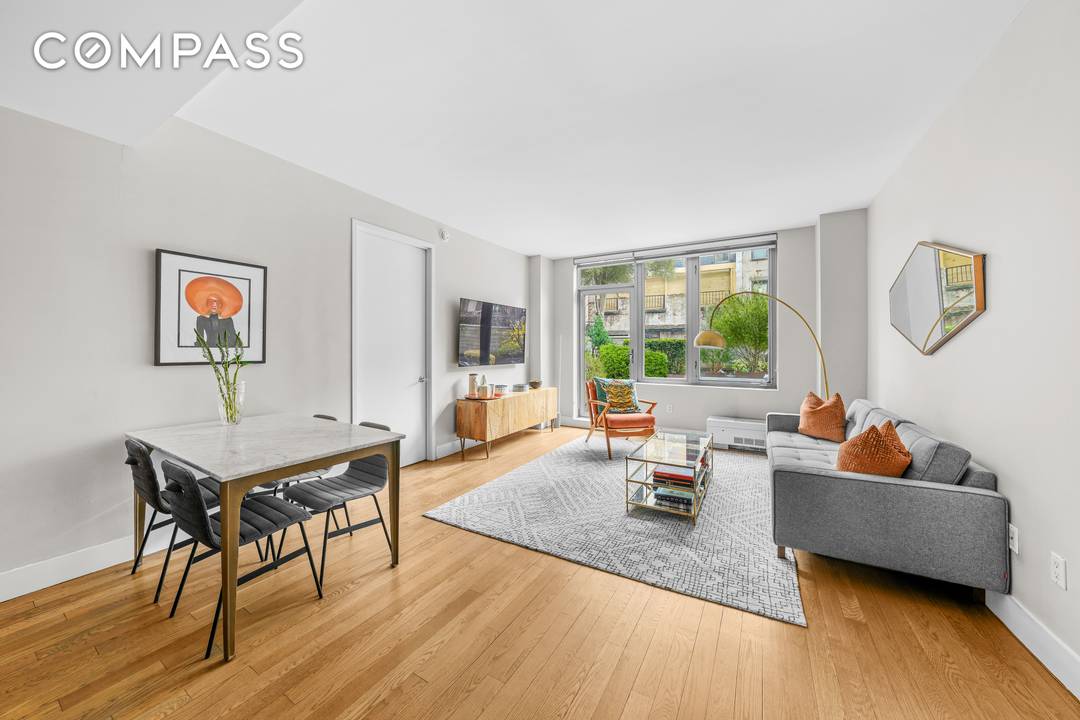 A TRUE URBAN OASIS NEARLY 1, 000 SQUARE FEET OF OUTDOOR SPACE Welcome to Apartment 1B, a beautifully proportioned 1, 074 square foot split two bedroom, two bathroom home with ...