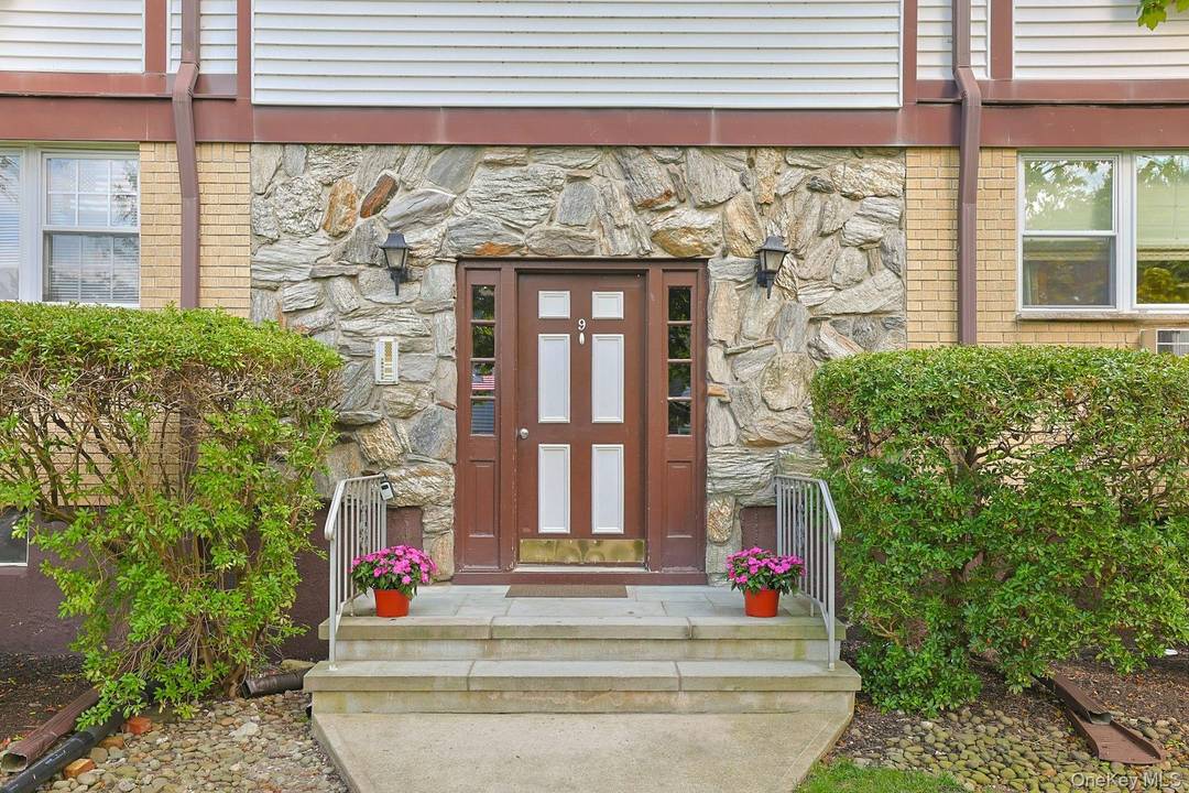Modern Elegance Meets Timeless Charm in the Heart of Suffern Welcome to 9 Sommerset Drive, a beautifully updated 2 bedroom, 2 bath condo that seamlessly blends modern luxury with timeless ...