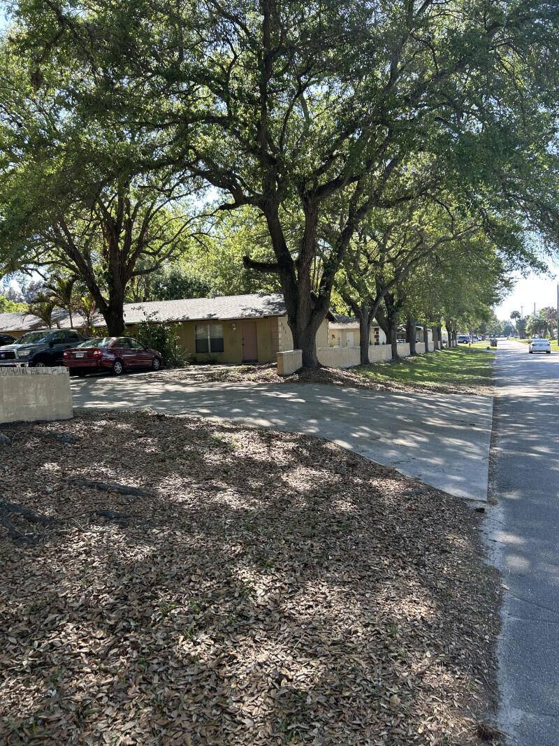 4 quadplexes with 4 bedrooms and 4 baths each on 1.