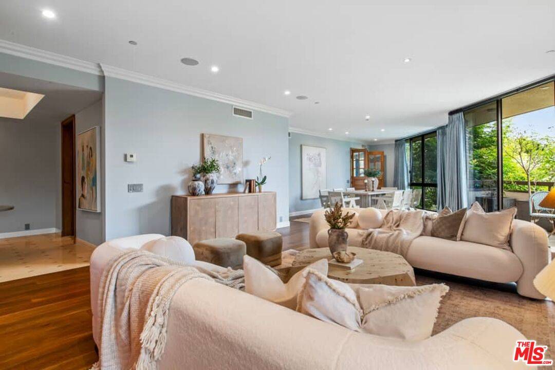 300 N Swall Dr 2BR Beverly Grove La