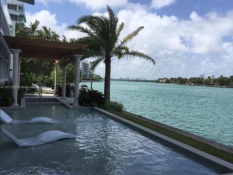 Beautiful penthouse featuring 2 bedrooms and 2 baths with a spectacular canal view, offering plenty of natural light throughout.