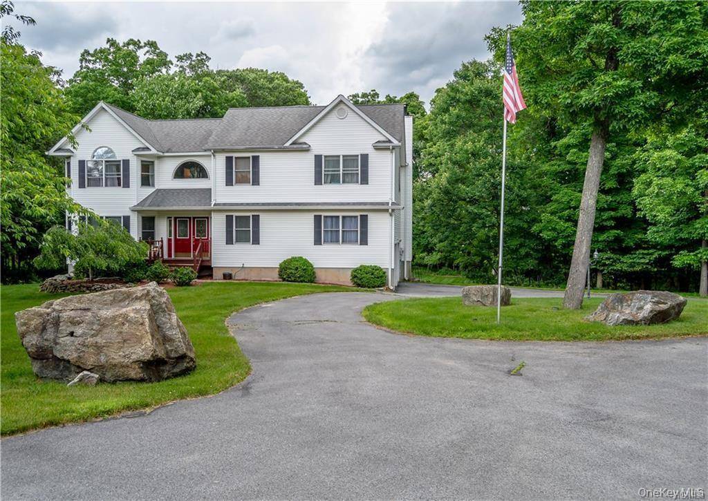 For Rent Spacious 5 Bedroom Colonial in Monroe, NY.