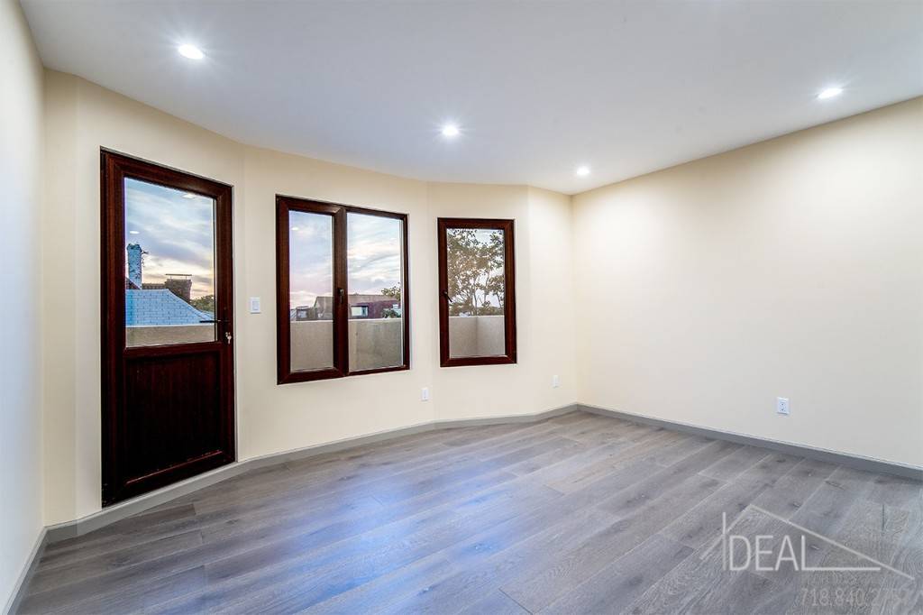 LOW MONTHLIES WITH 15 YEARS TAX ABATEMENTWelcome to Sea Gate a waterfront, gated, residential community with a private beach for more than 100 years !