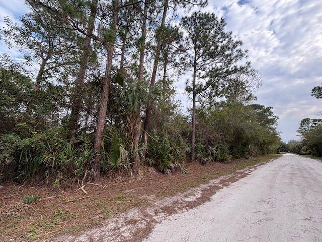 2 side by side lots for sale in Vero Lake Estates.