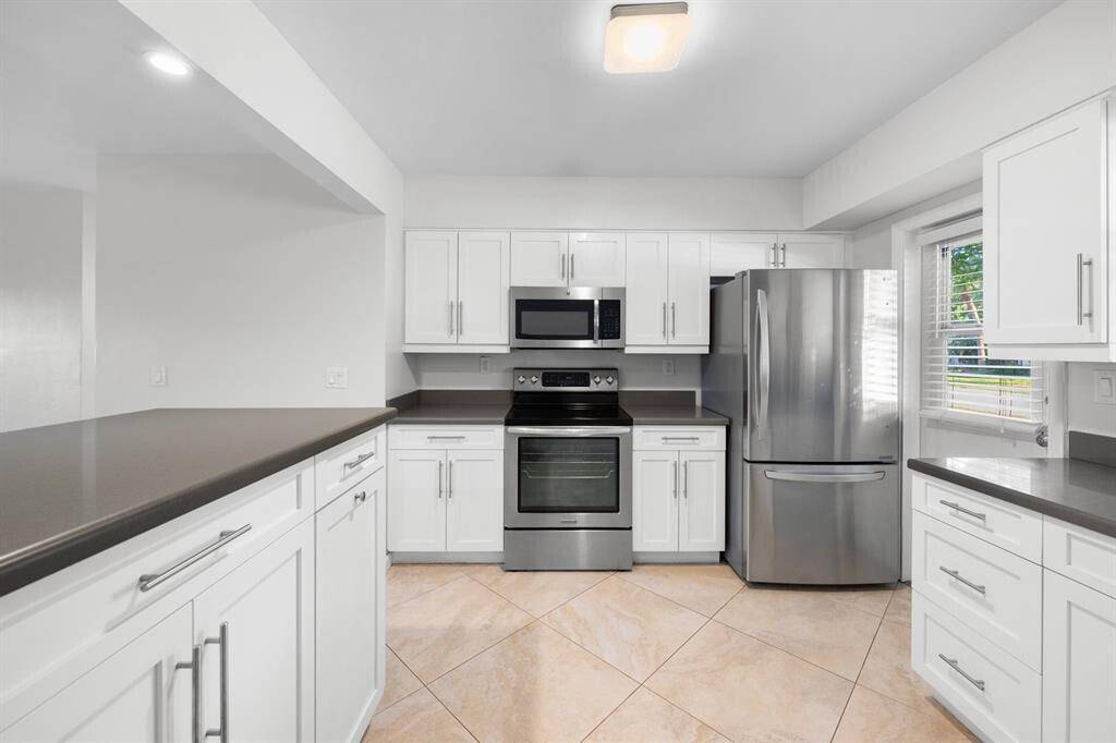 Beautifully renovated 2 bedroom home in the peaceful Venetian Isles community !