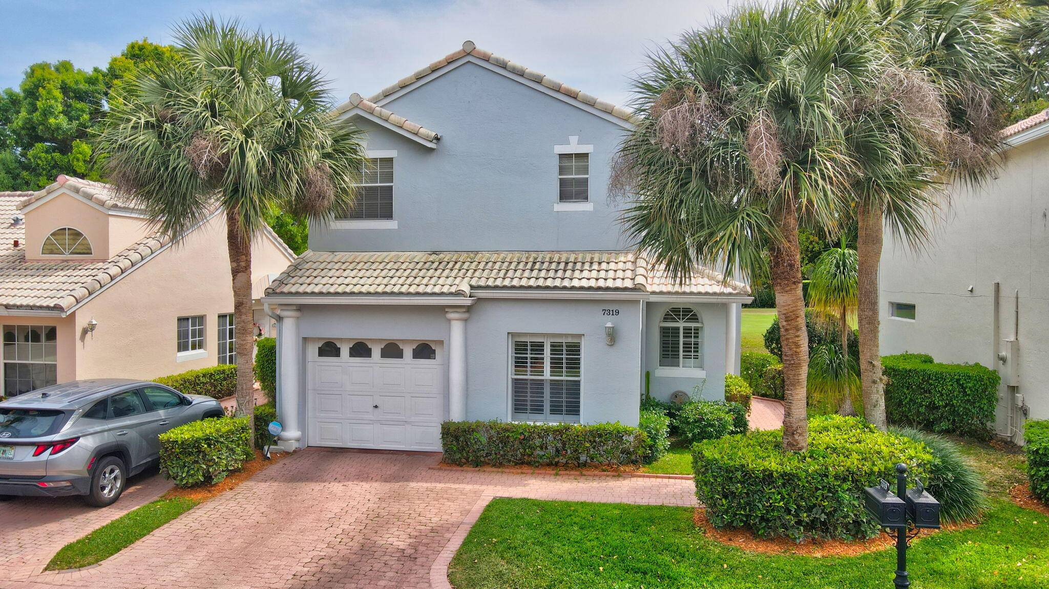 Great lot over looking the golf course, great community in Boca Point and it's a fully detached single family home with the advantages of being in a condo community.