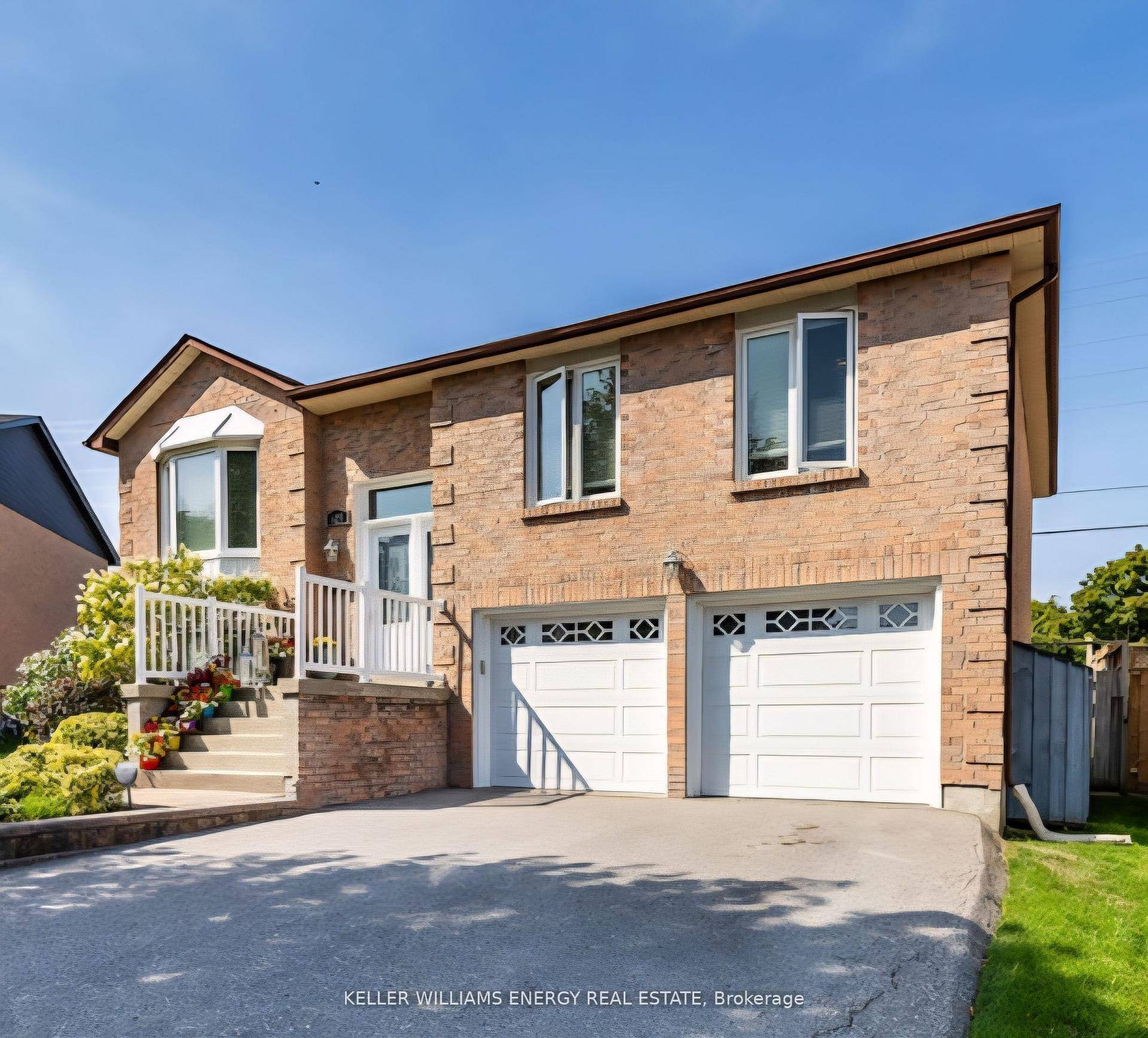 Prime location in the desirable McLaughin community, just minutes to the 401 !