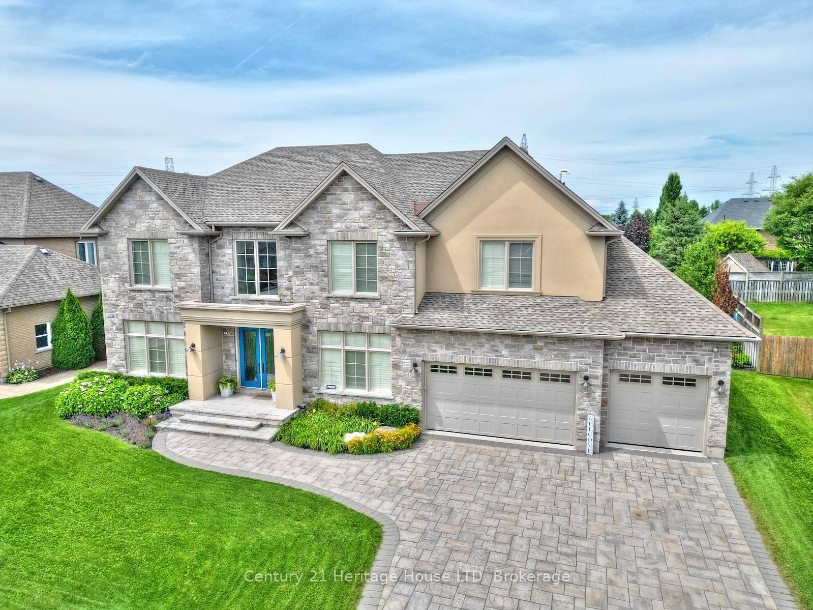 Welcome to Mount Carmel One of the most luxurious neighbourhoods in Niagara Falls !