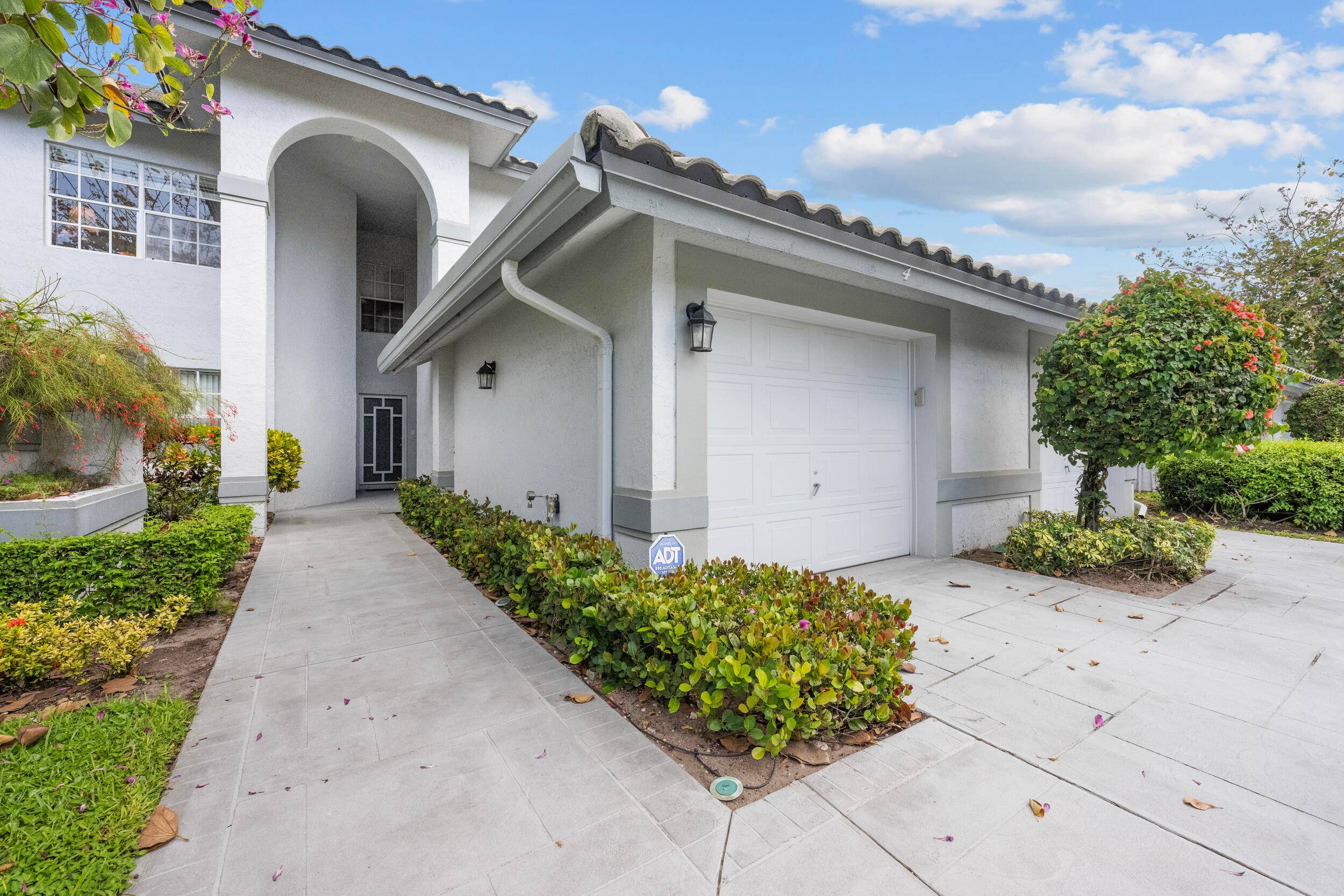MOTIVATED SELLER ! Welcome to the vibrant 55 community of Briarwood, nestled within the stunning non equity membership Indian Spring Golf and Country Club.