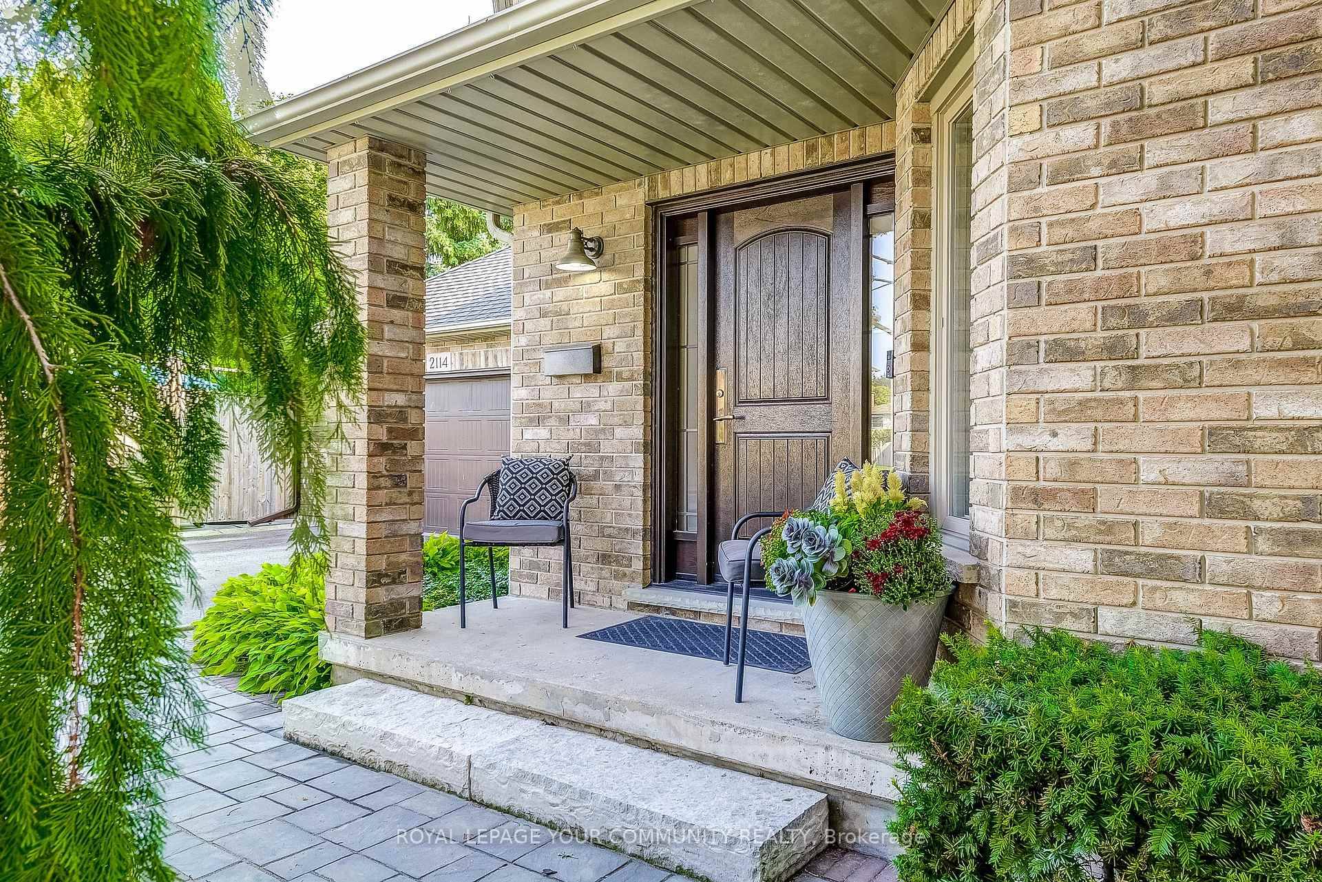 Headon Forest 2 story home featuring 2 very private side yards.