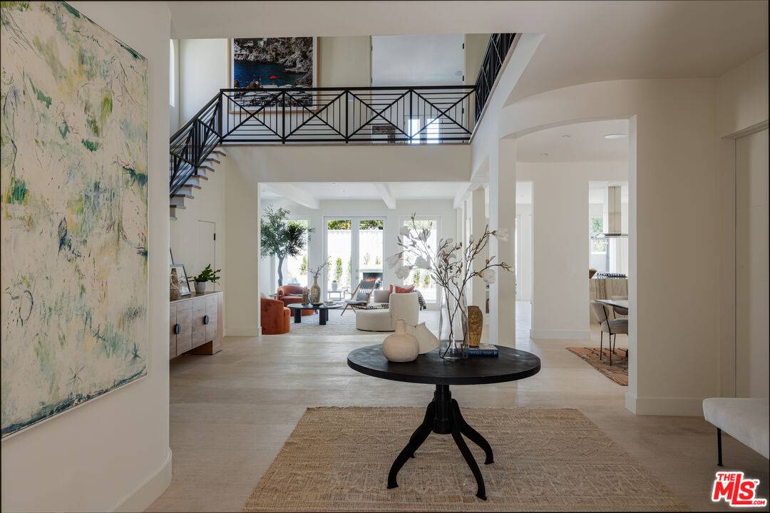 526  N Plymouth Blvd 5BR Mid Wilshire La