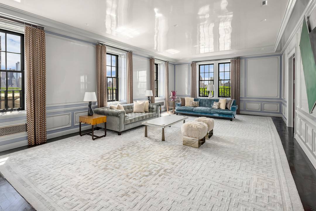 Magnificent Full Floor Residence on Fifth Avenue Commanding a prime position high above Central Park, this exceptional full floor residence offers sweeping, unobstructed vistas of the Metropolitan Museum of Art, ...