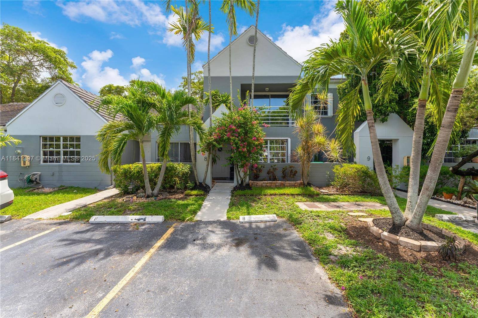 Beautifully renovated 2 bedroom home in the heart of Kendall !