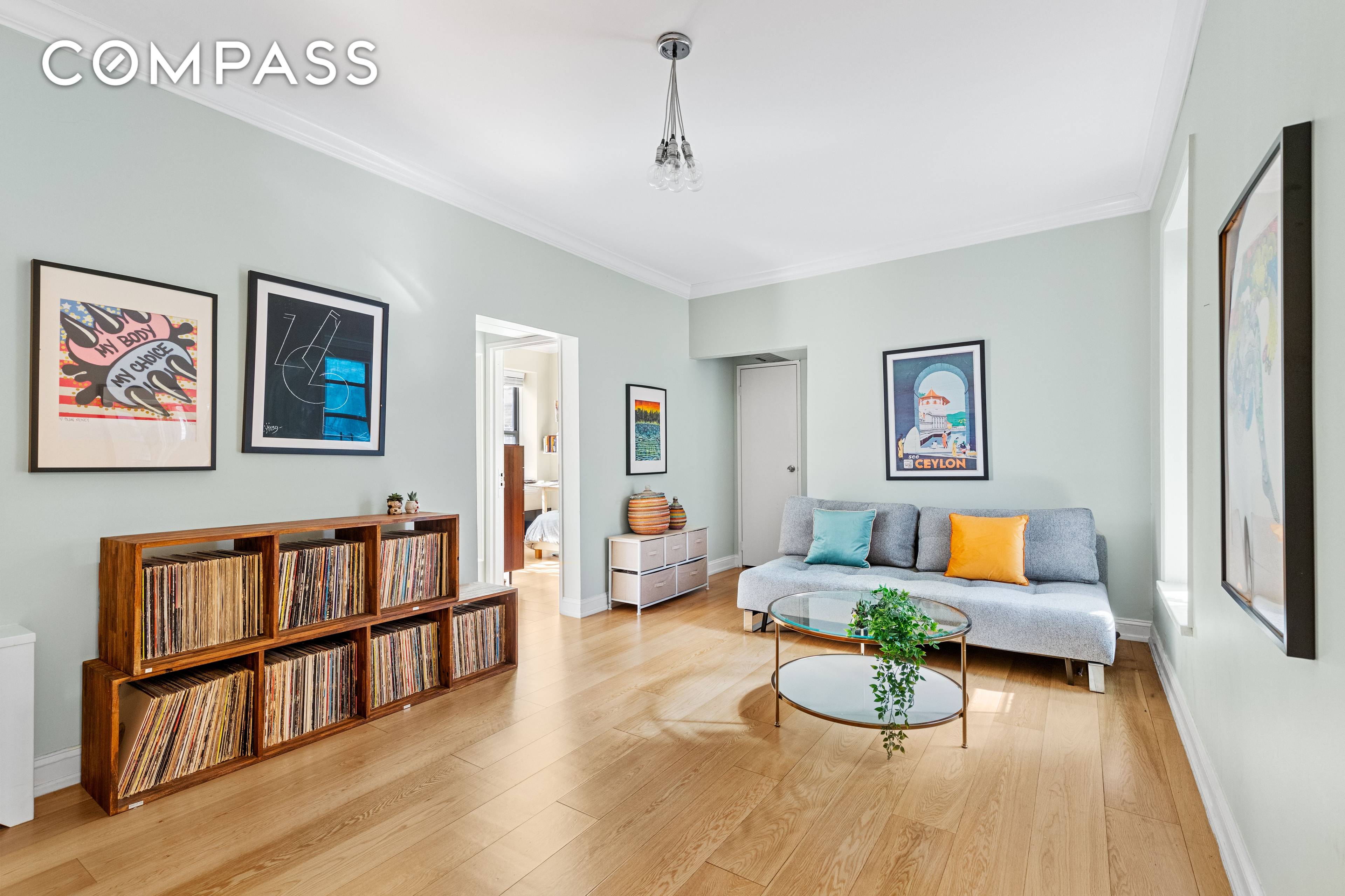 Welcome home ! This spacious light filled, ground floor 2 bedroom in prime Williamburg is centrally located near everything you love about the area, yet still quiet at the back ...