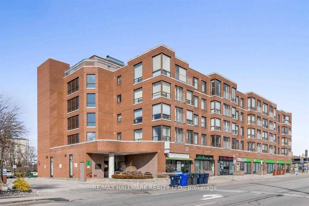 Move in immediately ! Vacant and ready for occupancy !