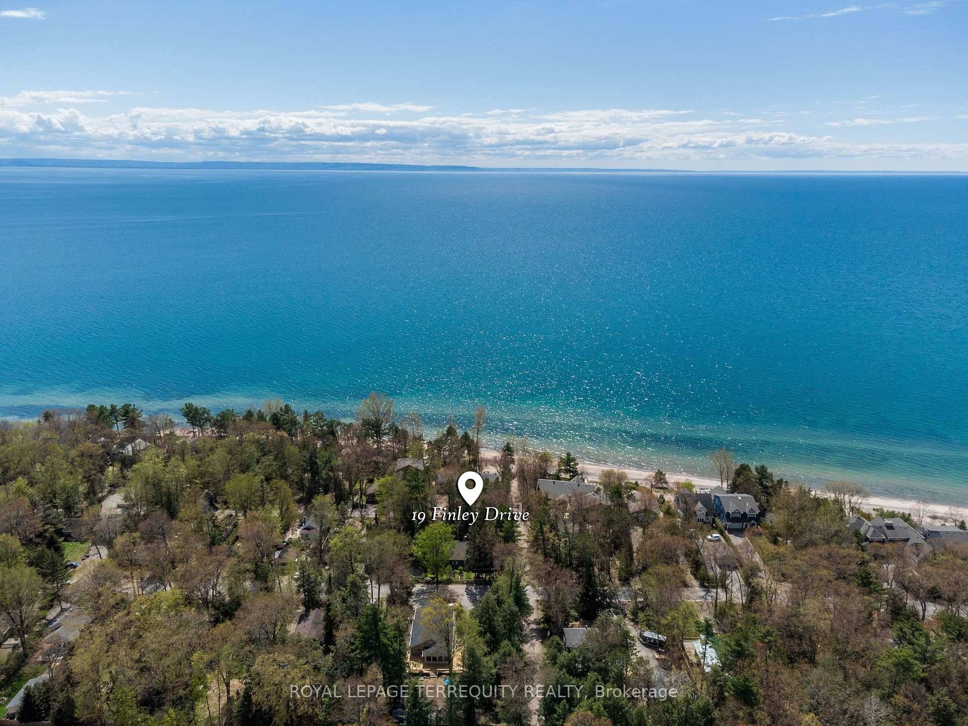 Experience tranquil living in beautiful Balm Beach in this captivating 4 bedroom, 2 bathroom cottage retreat.
