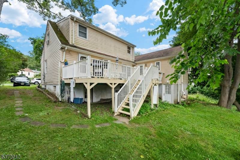 Discover 627 E Vail Rd, 4beds, 3baths Cape Cod permit process underway for 3 full legal baths in a quiet Landing neighborhood, walking distance to Lake Hopatcong's year round recreation.