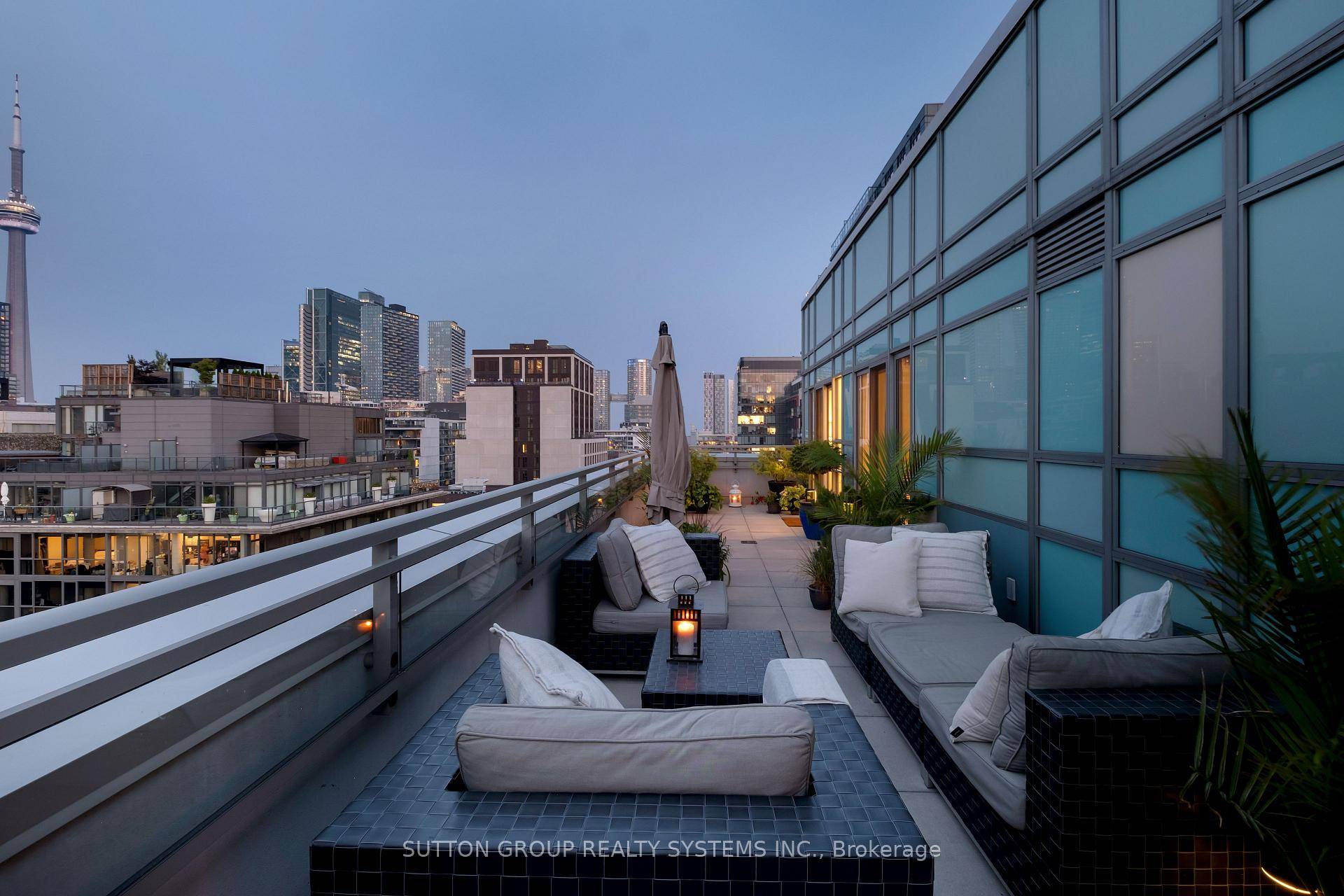 Step into this quiet, light filled, southeast facing sub penthouse in a boutique low rise building ideally located on Portland Street, between vibrant King and Queen West.