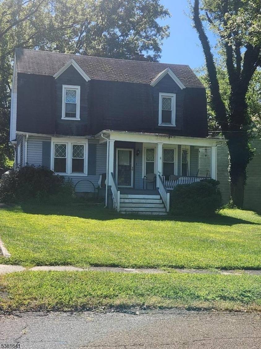 Welcome to this charming 2 bedroom Colonial nestled in the foothills of the highly desirable Sleepy Hollow section of town.