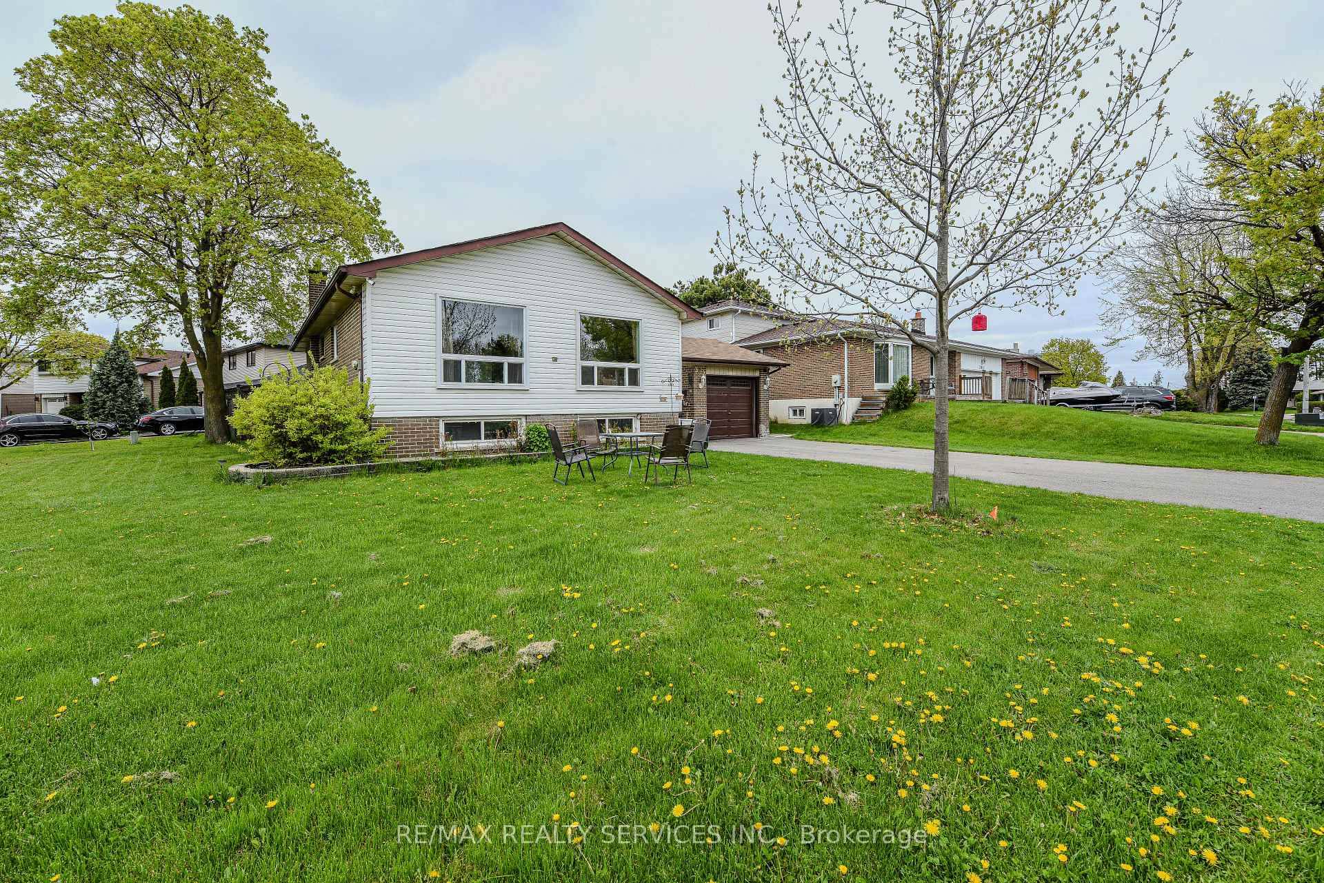 Welcome to this well maintained bungalow located in the highly sought after Peel Village community of Brampton.