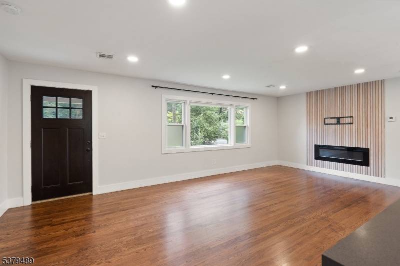 Step inside this move in ready, light filled split level 3 bedroom, 2 bath home on a quarter acre lot, and you will know you have found your dream rental.