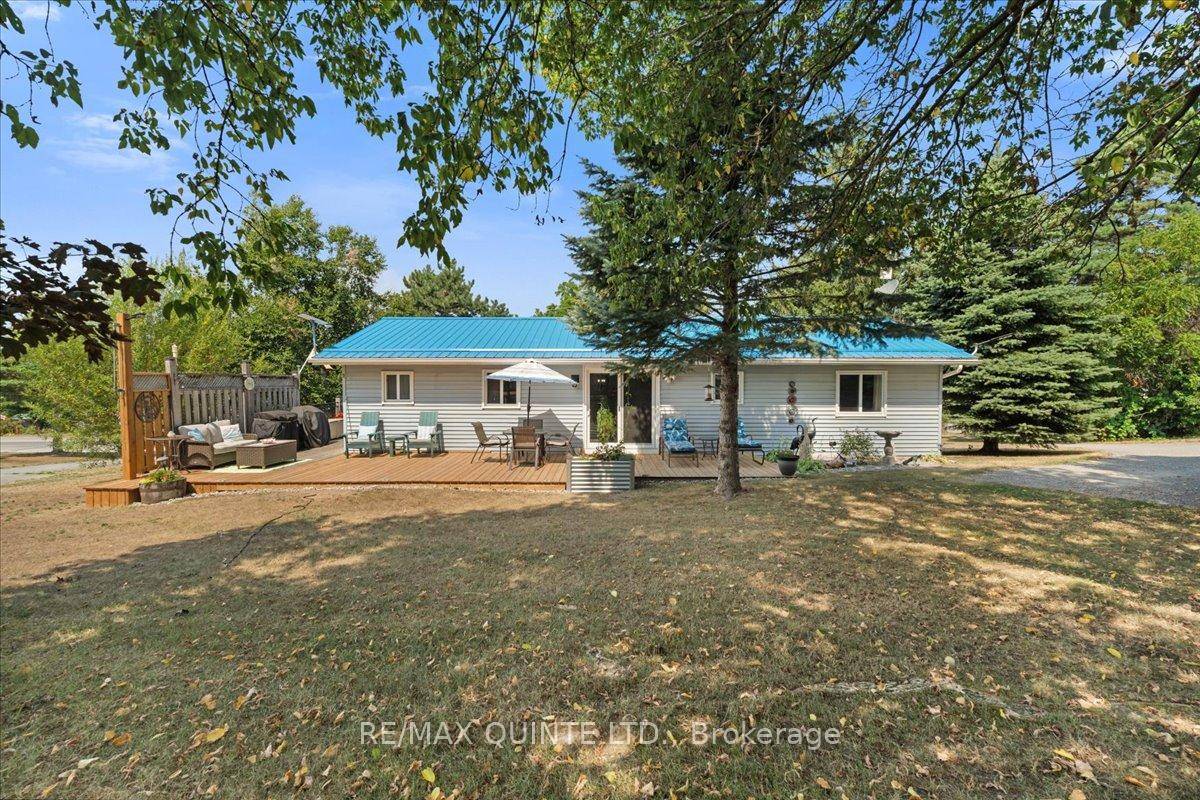 Simply move in to this bungalow, everything has been done !