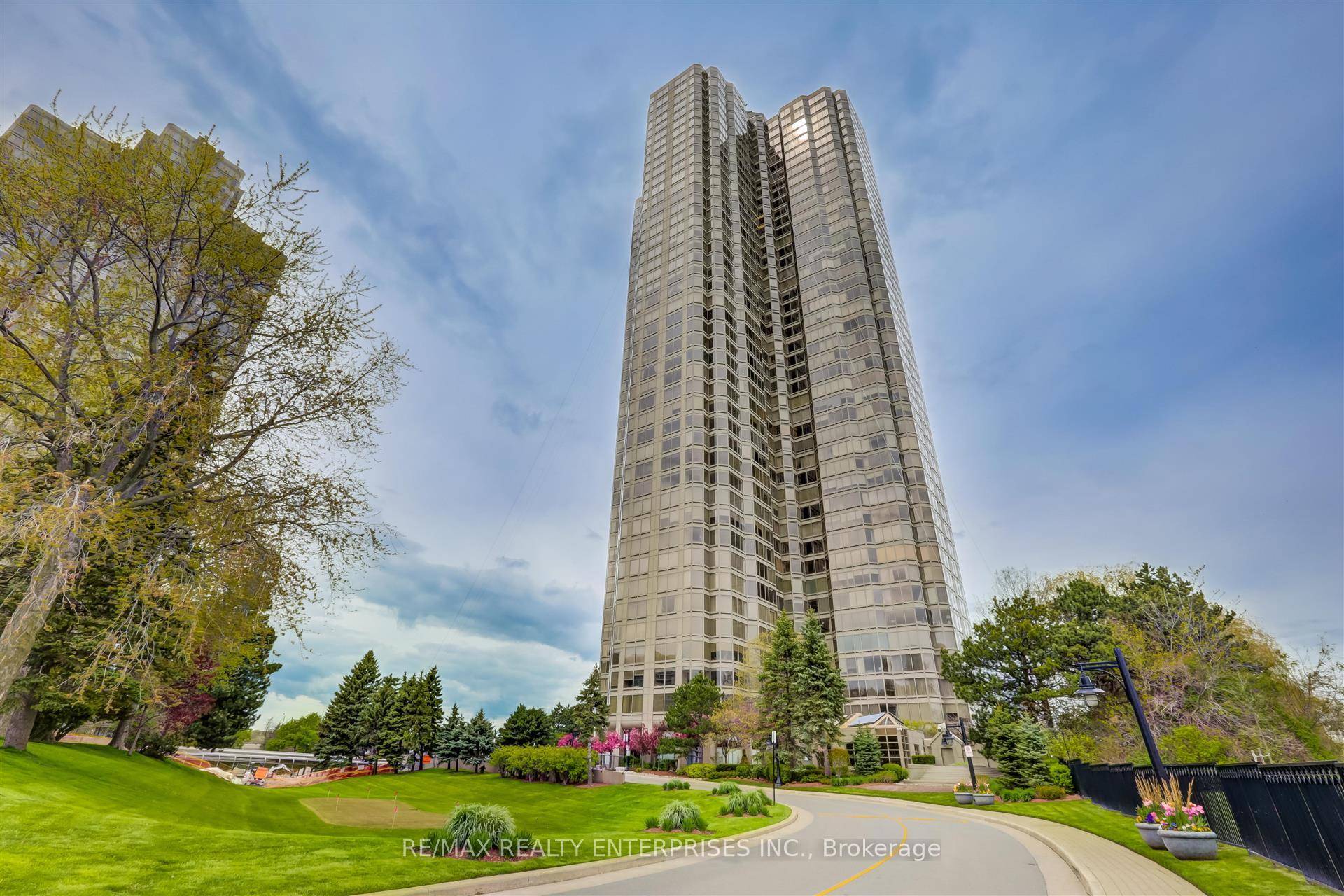 Welcome to the Prestigious Palace Place Toronto's Crown Jewel of Waterfront Living !
