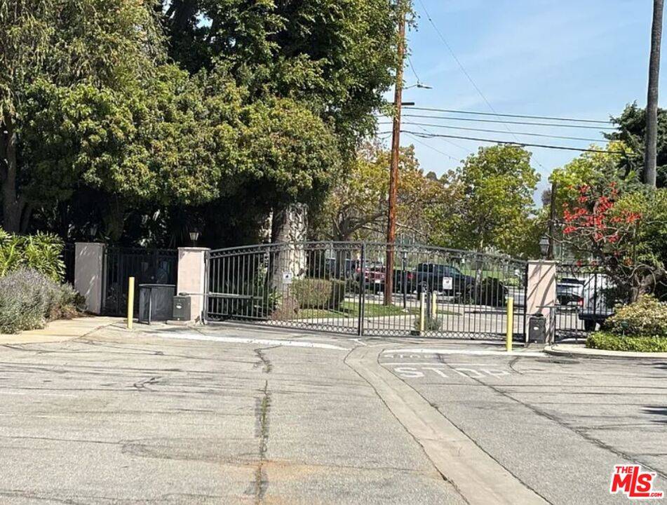 245 S Barrington Ave 2BR Brentwood La