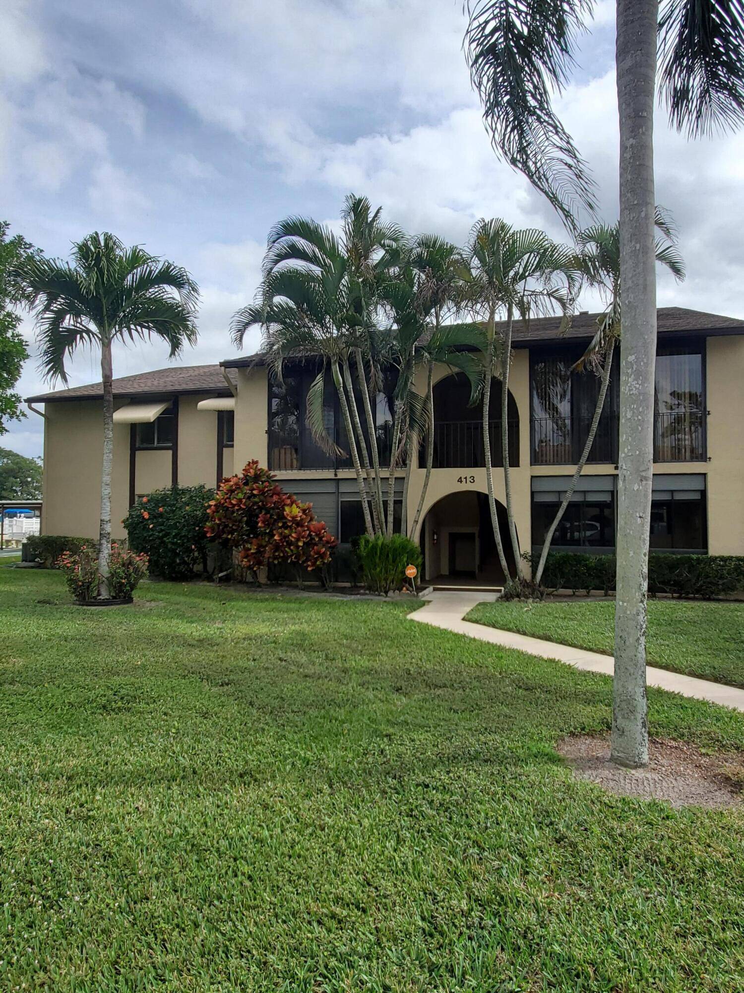 2 bedroom, 2 bathroom first floor condo in the 55 community of Pine Ridge South IV.