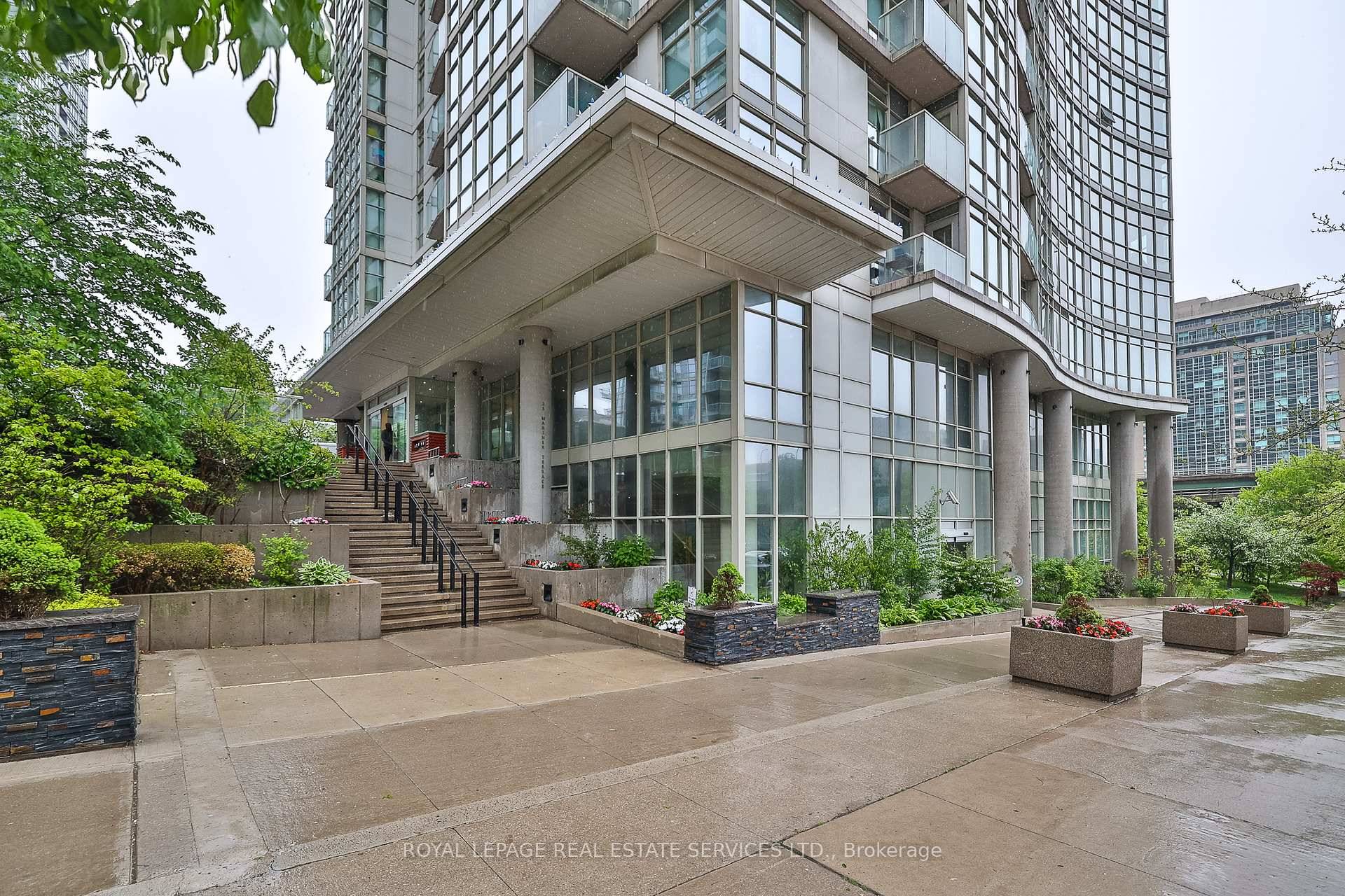 Panoramic Lake amp ; City Views Luxury Corner Suite At Harbourview Estates !