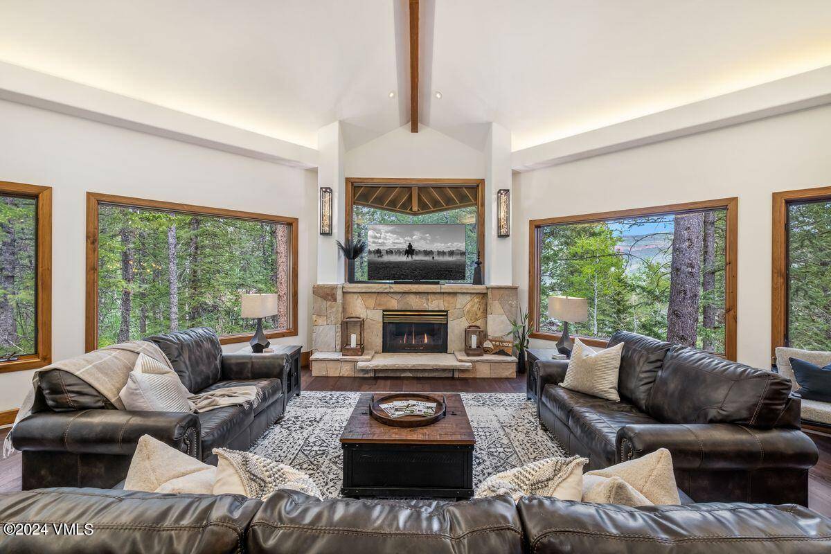 Escape to tranquility among the towering pines in The Ranch at Cordillera and discover this charming residence with a seamless floor plan ideal for hosting intimate gatherings or larger soirées.