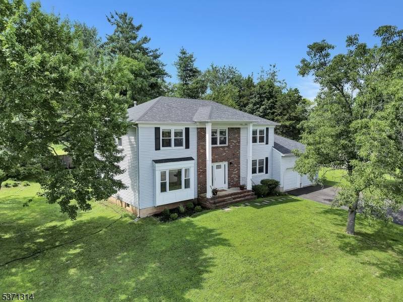 If it's space you want, then this Franklin model in Woodfield Estates could be the house for you !