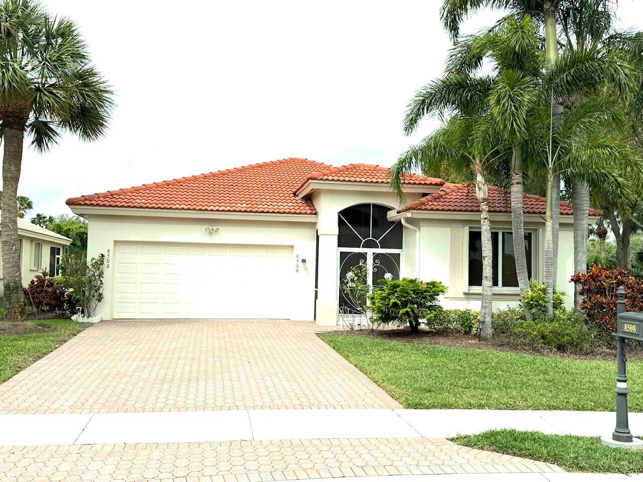 ALL BUYERS AND AGENTS WELCOME !