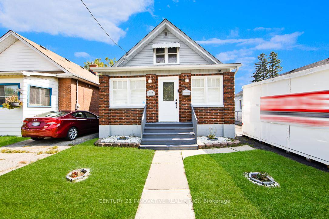 Absolutely Stunning, Fully Renovated Detached Home in Central Oshawa !