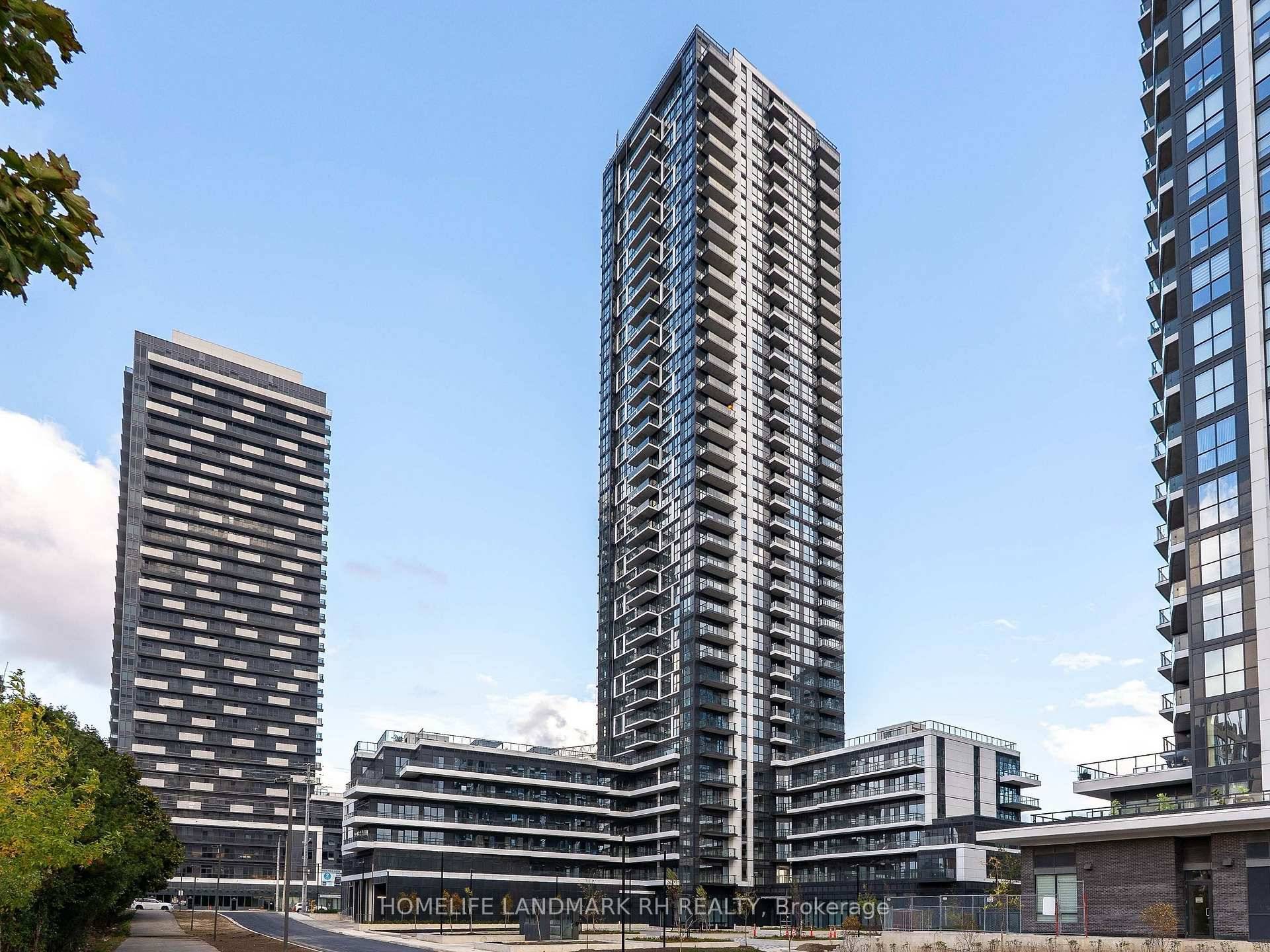 Brand New Never lived in Bright amp ; Spacious 2 bedroom Corner Unit w 2 Baths amp ; obstructed south west lake views.