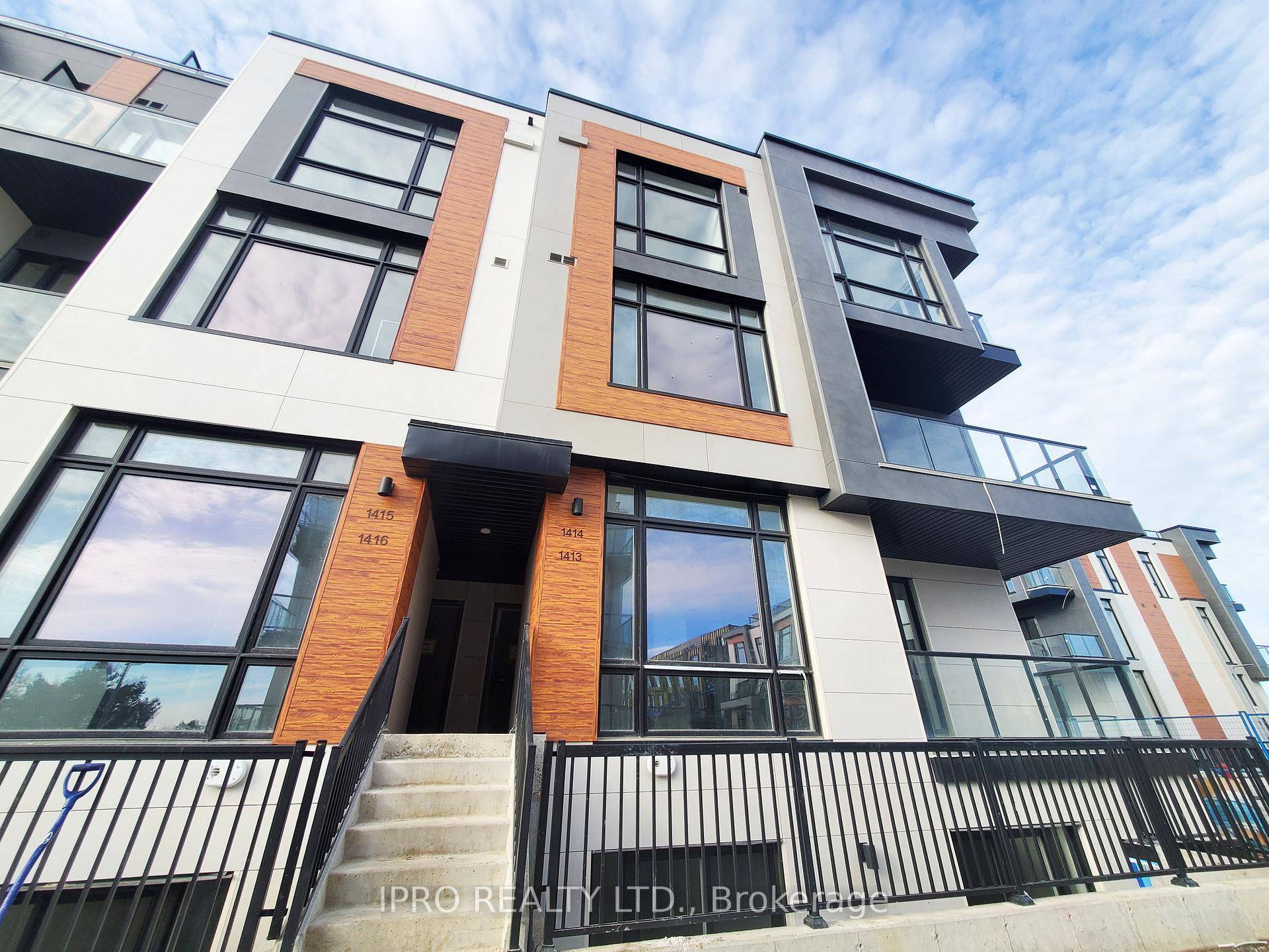 New 3 Bedroom End Unit Condo Townhouse at Elgin East by Sequoia Grove Homes in Prime Richmond Hill, 98, 000 Upgrades, 10 Ft Ceilings on the Main Floor Kitchen, Living ...