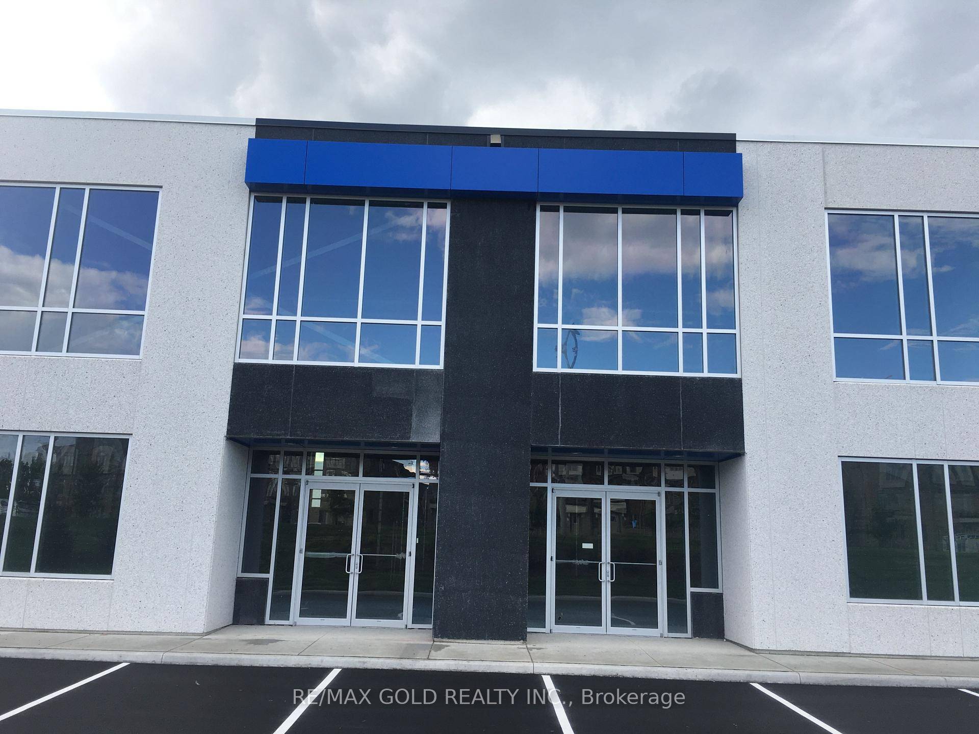 Prime Location with Modern Features !