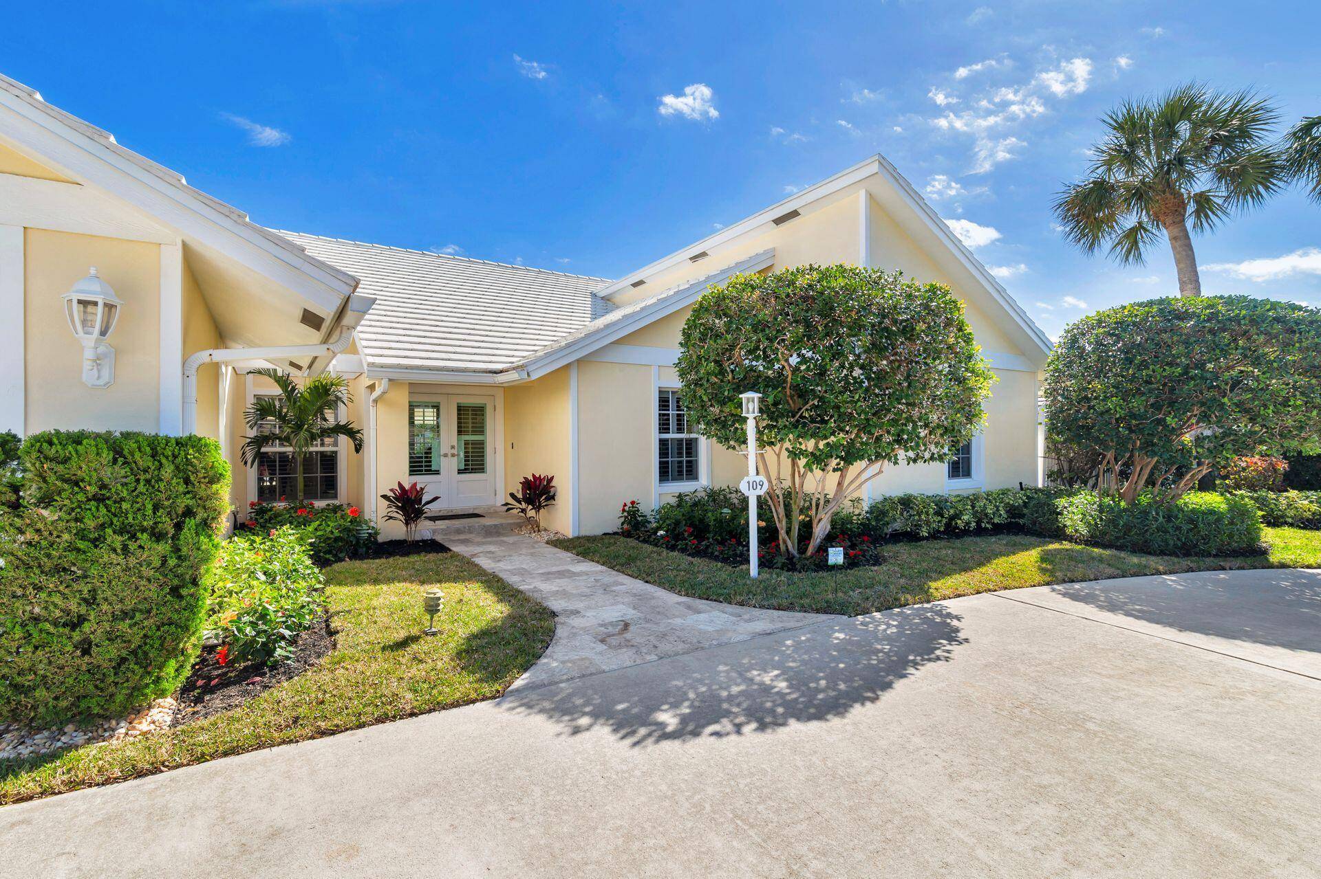 Located just steps from the JIB Marina on Jupiter Island with no bridges to the ocean out of Jupiter Inlet, this home offers the the best of the Florida lifestyle, ...