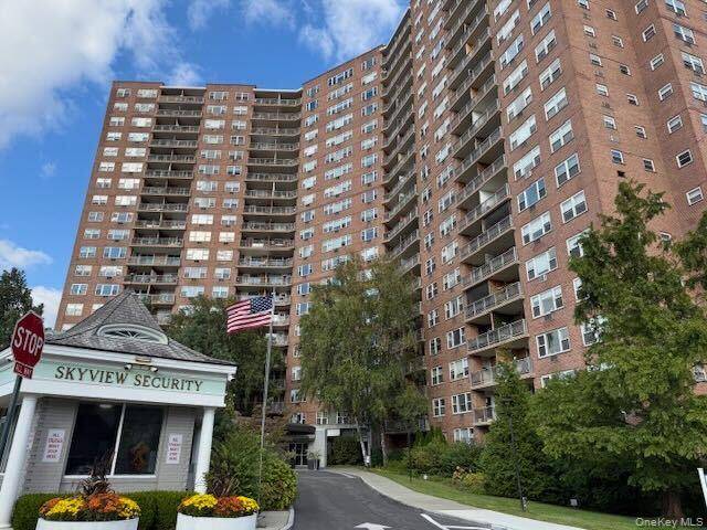 2 Bedroom 1 Bathroom with dining area a balcony and seasonal river views.