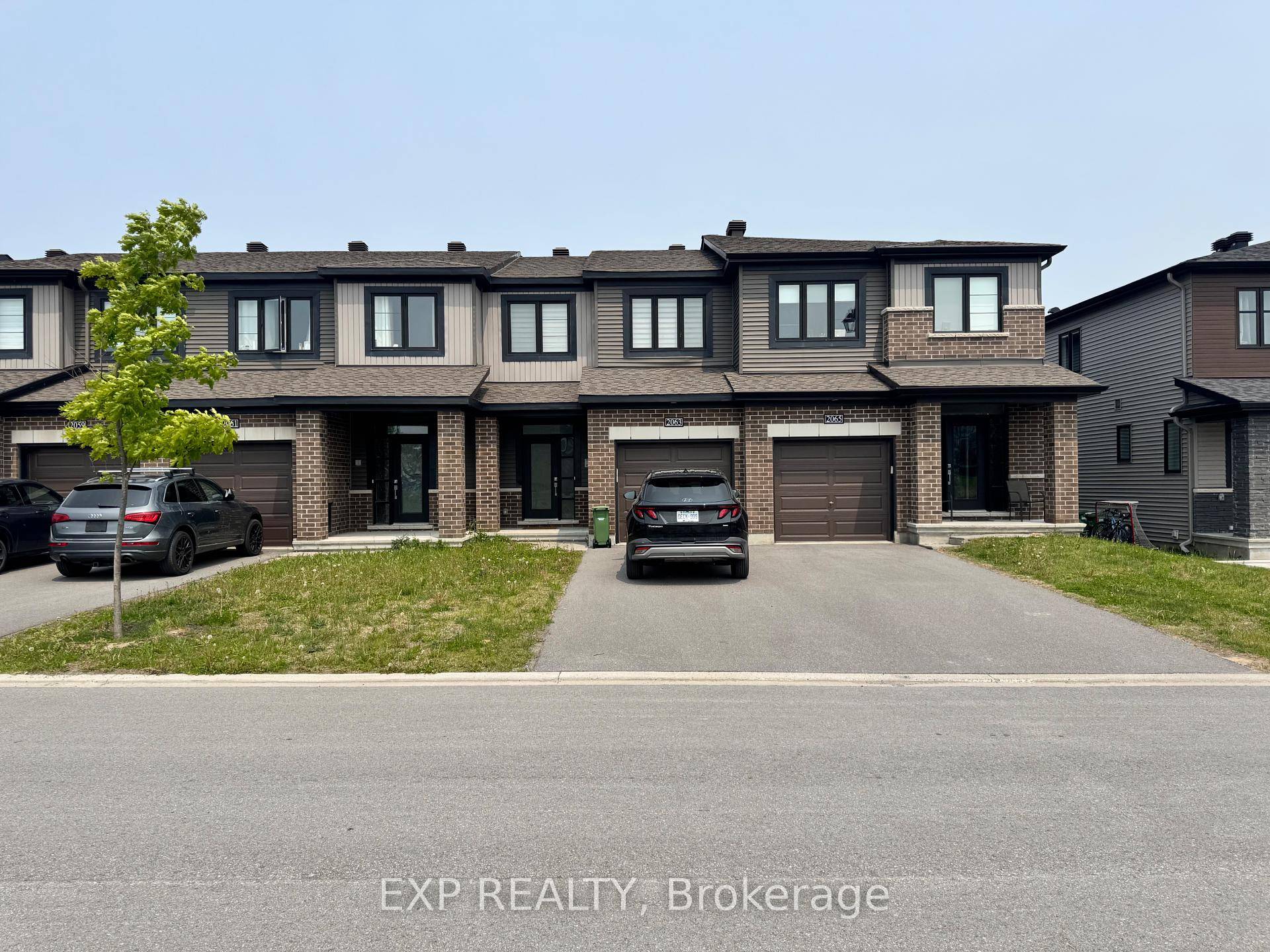 Welcome to 2063 Caltra Cres, a 2022 built Minto Haven townhome in the vibrant community of Half Moon Bay, Barrhaven.