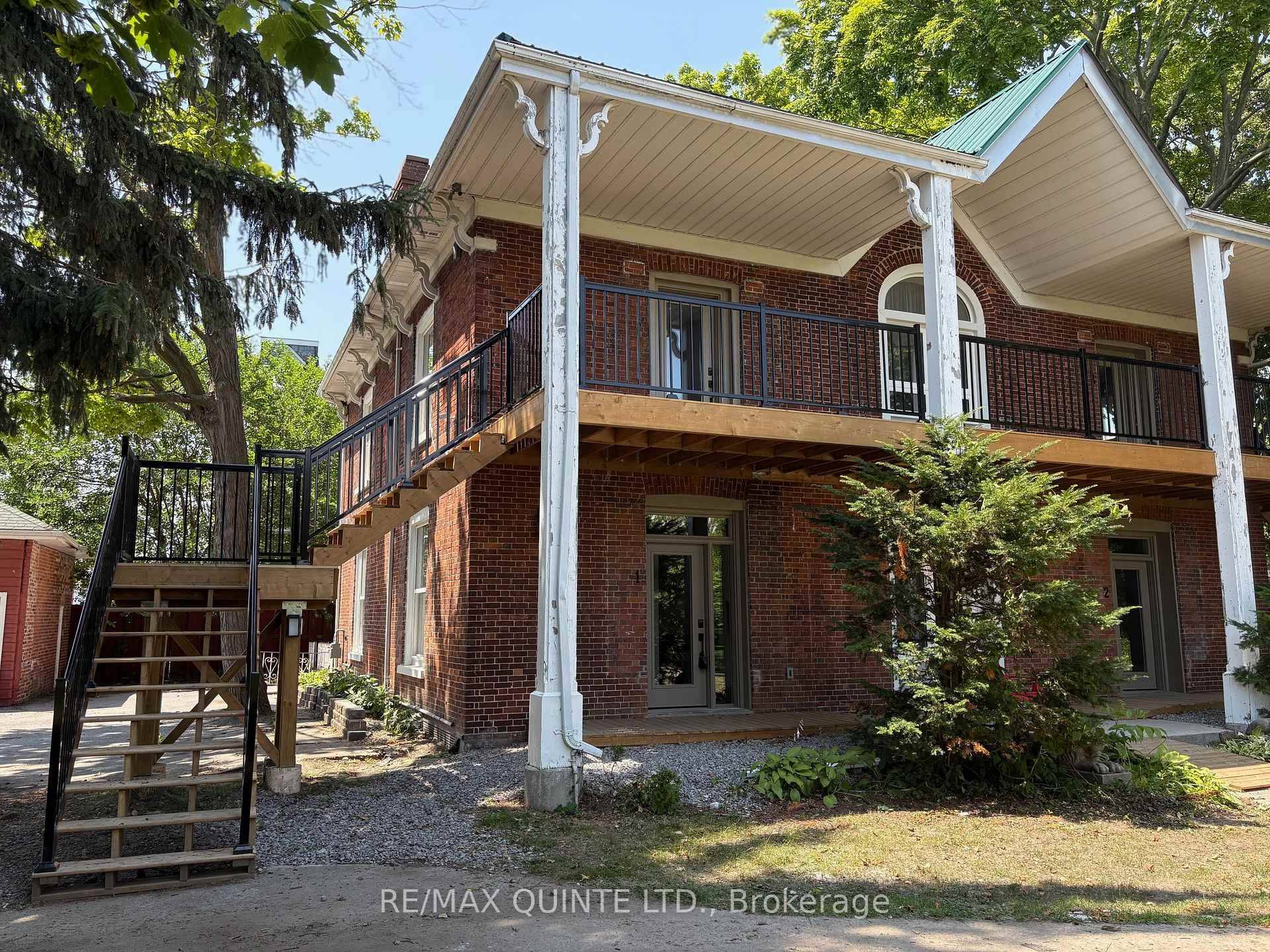 Bright and spacious 2 bedroom suite available on the second level at Lakeview Apartments, a private multi unit building perched atop McGill Hill on Trenton's sought after west side.