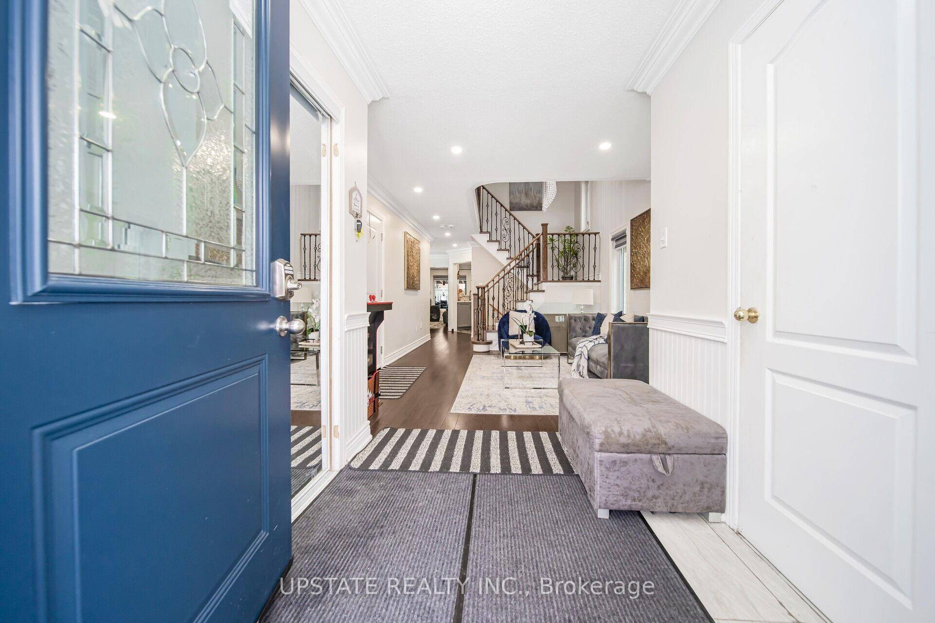 This stunning detached home offers an impressive layout with a total of 4 2 spacious bedrooms and 4 bathrooms, ensuring ample space and privacy for families.