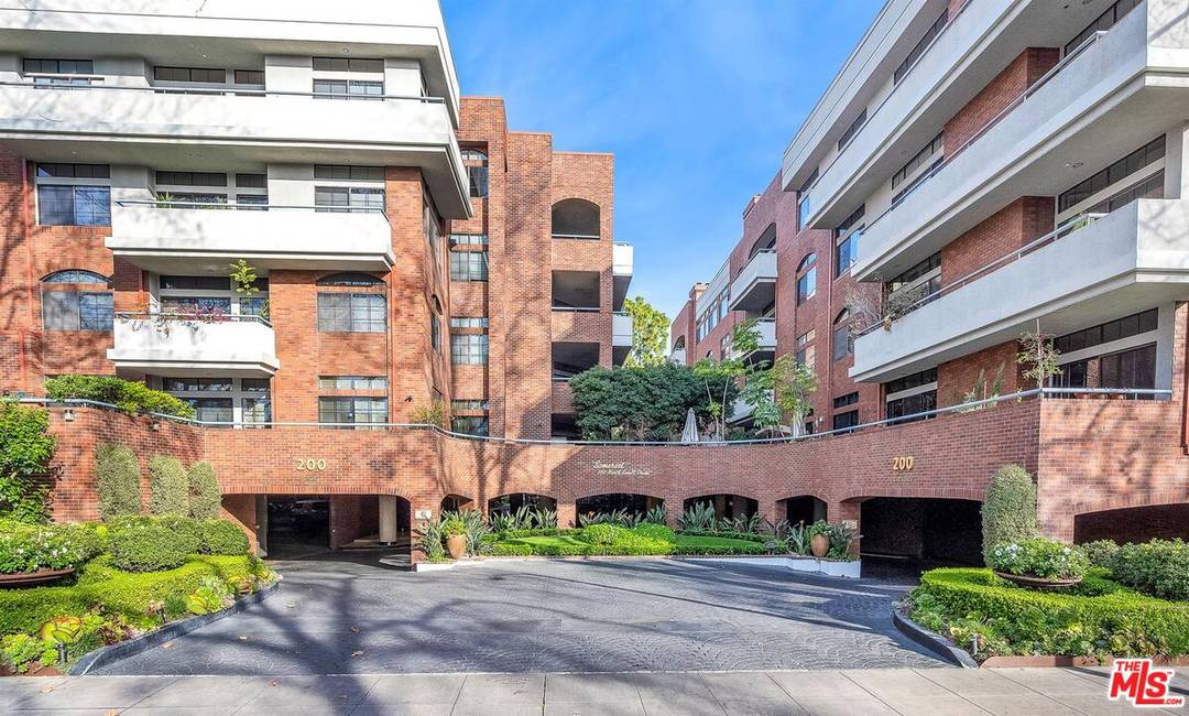 200 N Swall Dr 2BR Beverly Grove La