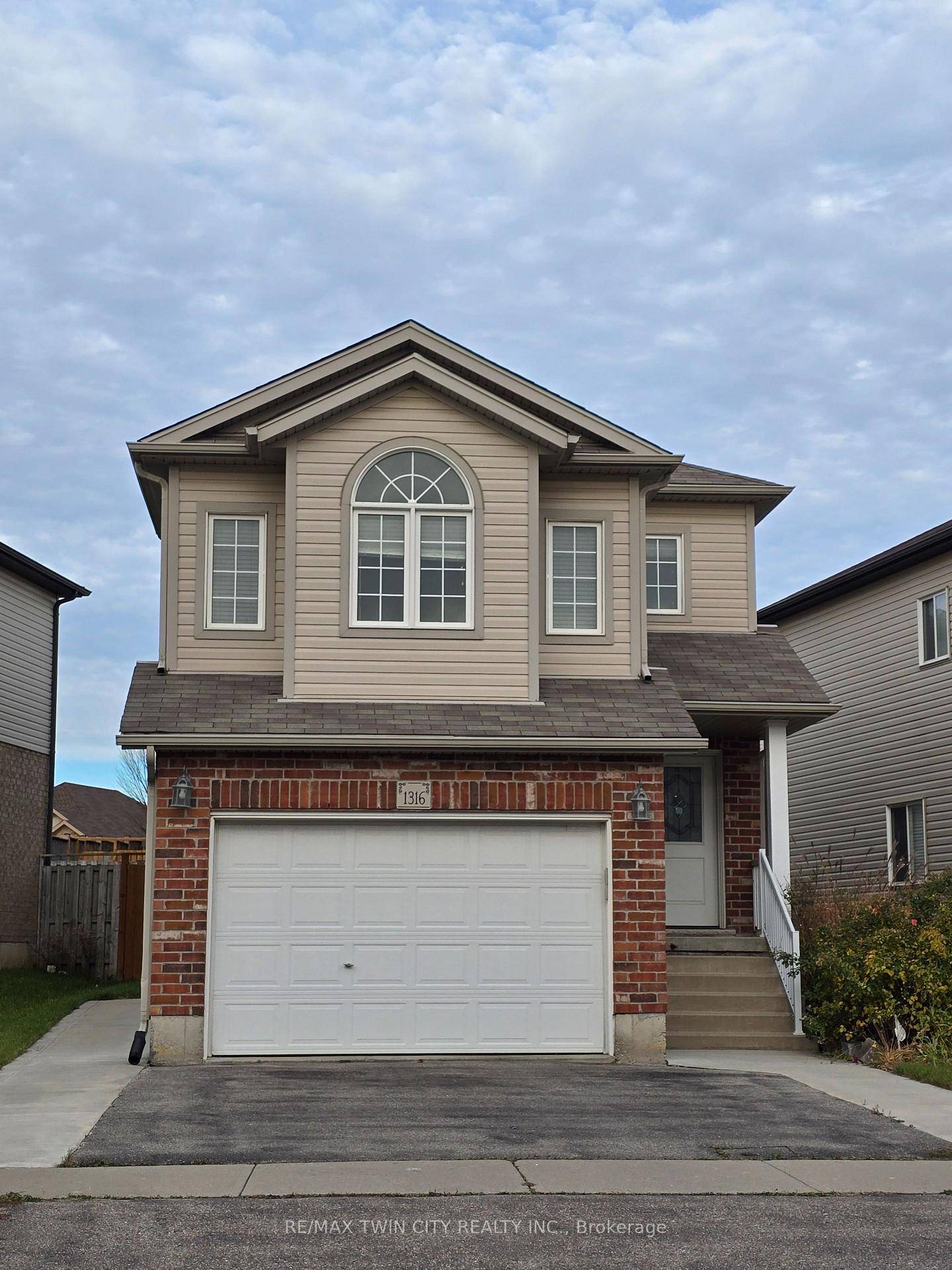 Discover your new home in this beautifully maintained 3 bedroom, 2.
