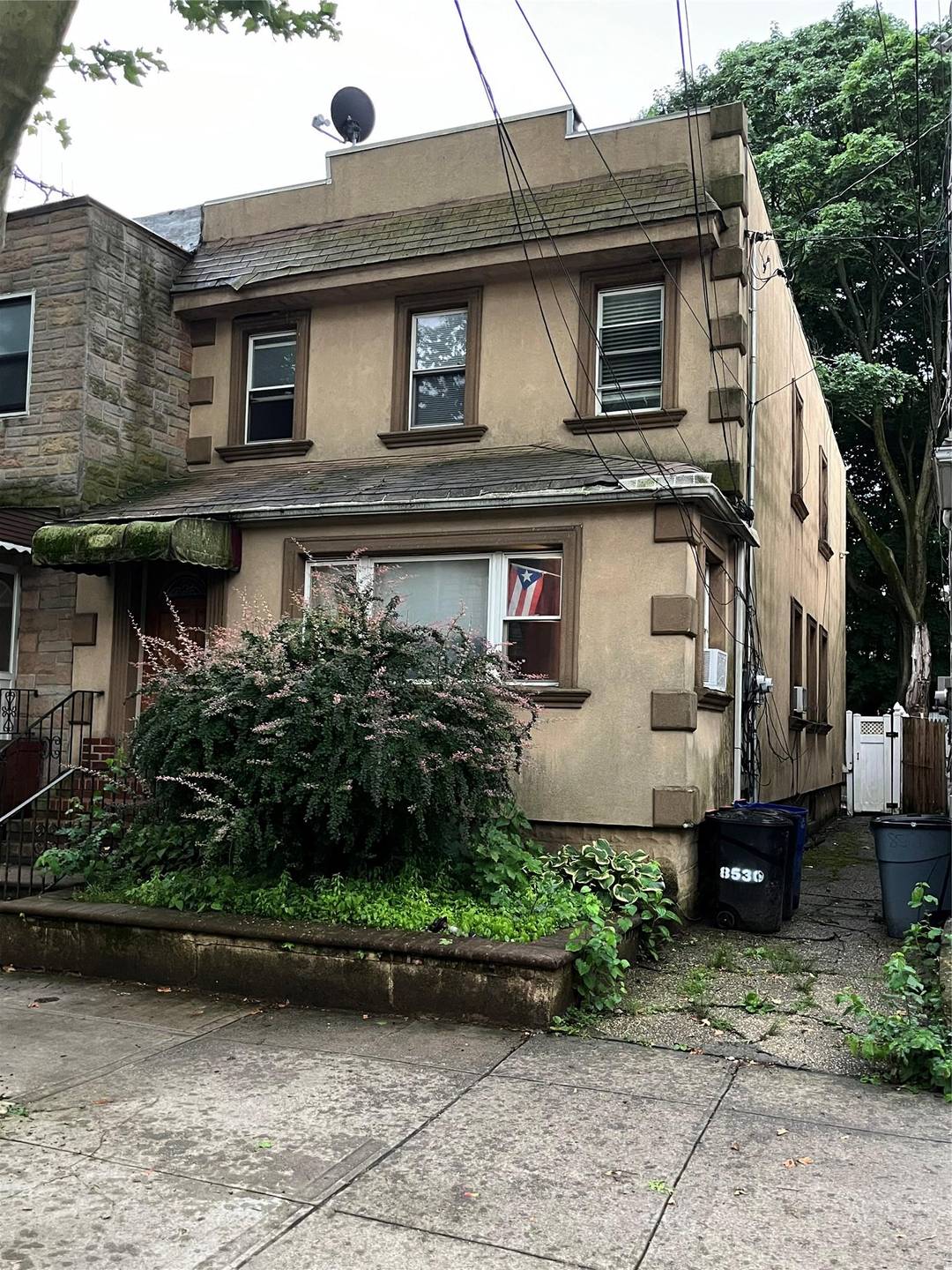 Two Family In Richmond Hill.