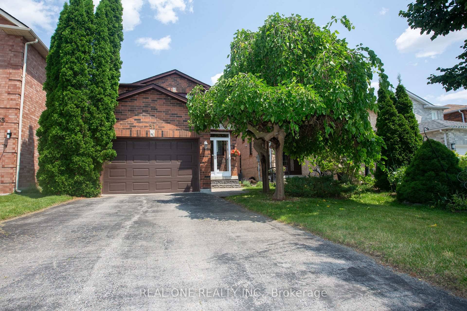 Rarely Offered Detached 3 Bed, 3 Bath Home in Prime Richmond Hill Nestled in the Highly Sought after Devonsleigh Neighbourhood Nestled in the highly sought after Devonsleigh Neighbourhood Updated amp ...
