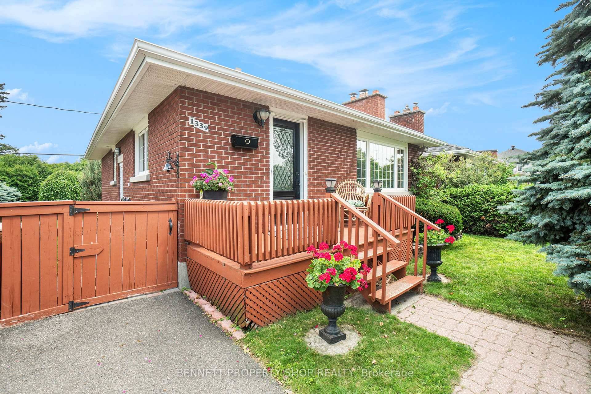 This charming bungalow sits on a quiet street, across from a park, in a mature neighbourhood and is a must see !