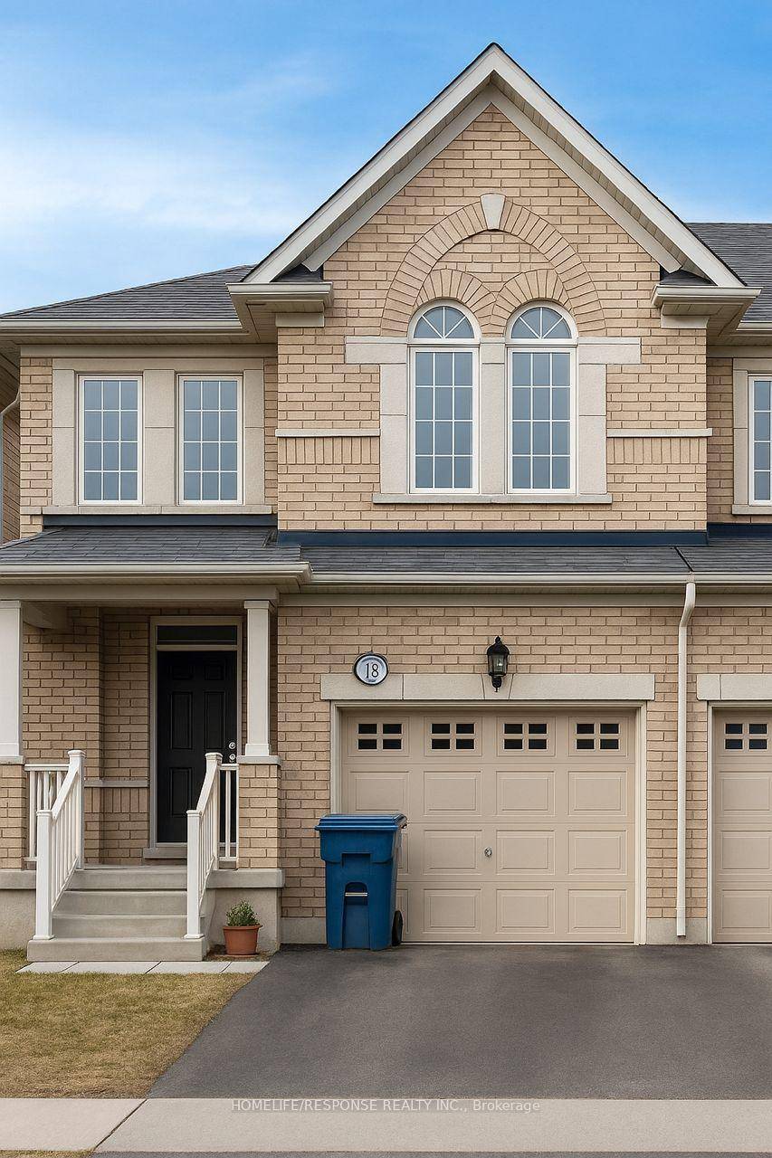 Welcome to 18 Fresnel Road, Brampton Step into this beautifully maintained 3 bedroom townhouse, ideally situated in a sought after Brampton neighbourhood.