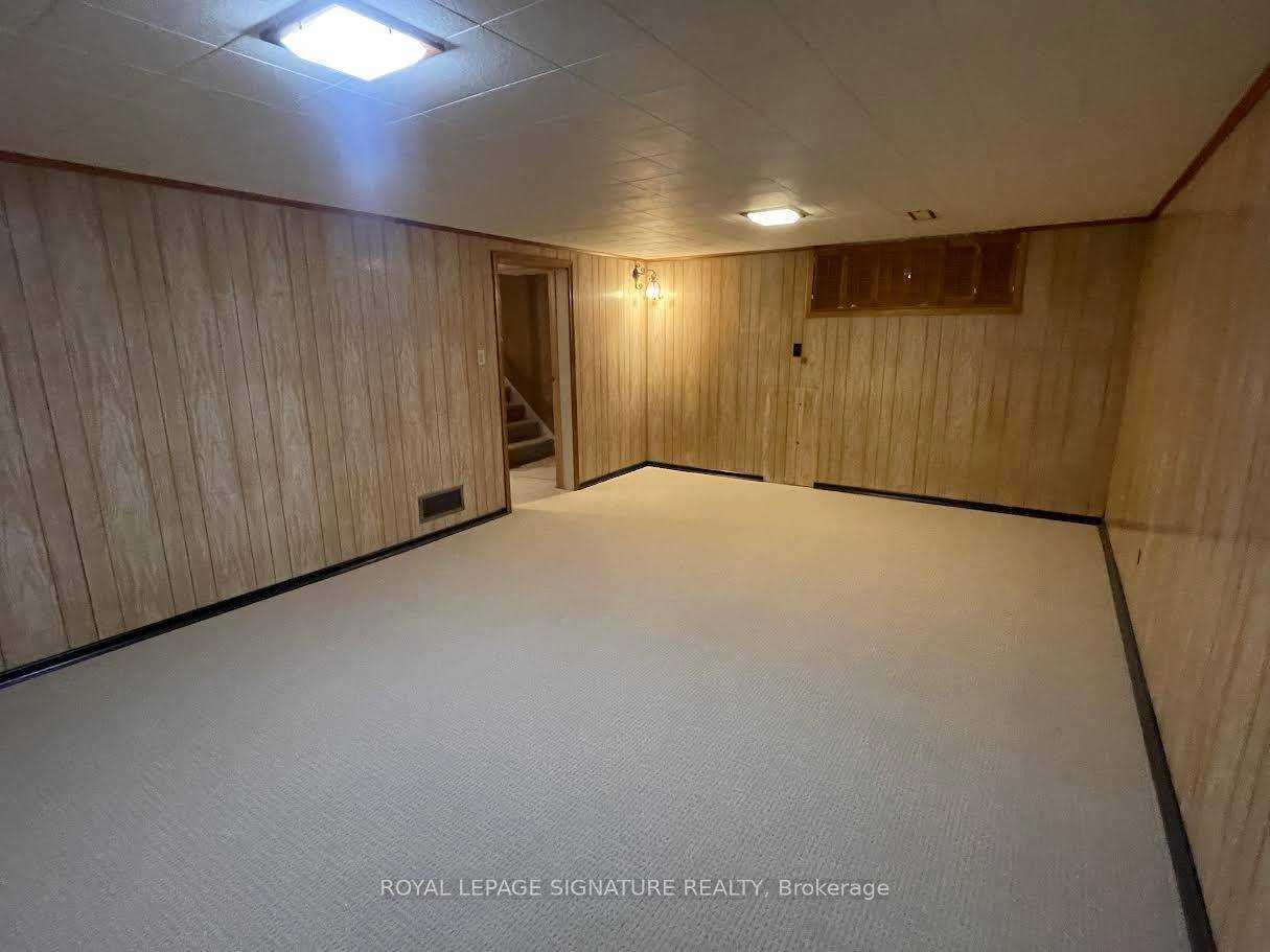 This beautifully maintained and spacious 2 bedroom basement apartment offers a bright and airy living space with large windows that bring in plenty of natural light.